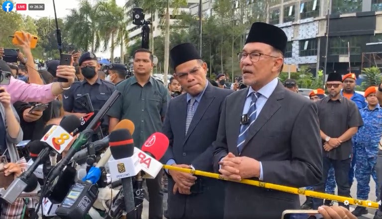 Terkini Sidang Media Anwar Ibrahim Selepas Menghadap Agong Lobak Merah