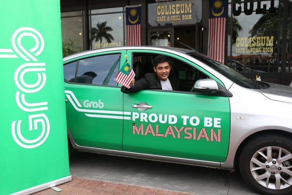 Uber dan Grab Diluluskan oleh Kabinet Selepas Teksi 