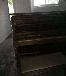abandoned duplex 02