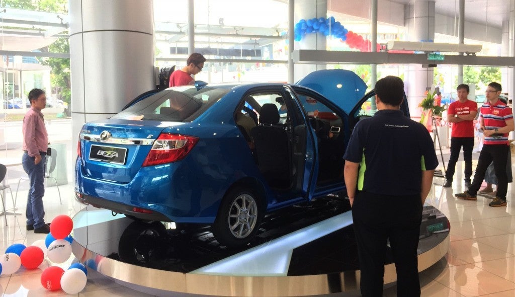 Lelaki Curi Kereta Dari Bilik Pameran Tetapi Tertinggal 