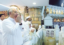 pm najib rosmah haji di mekah kaabah solat doa zikir muslim islam juga
