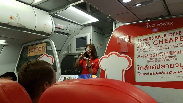 Airasia Flight Attendant Wows Passengers On Delayed Flight By Sweetly Singing Im Yours World Of Buzz