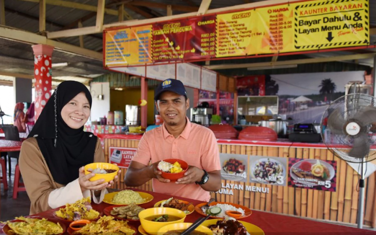 Kind Hearted Malaysians Give Unlimited Free Refills For Customers At Their Food Stall World Of Buzz 3