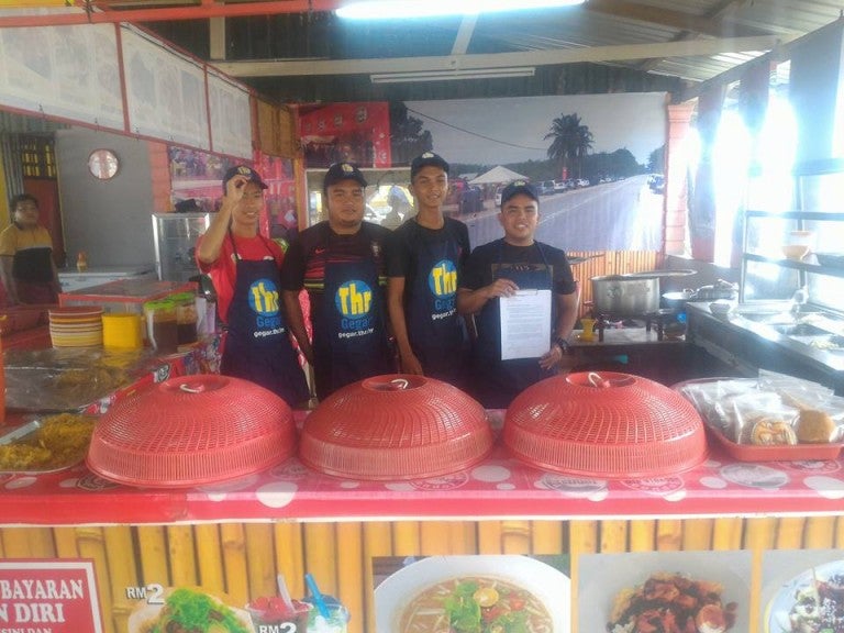 Kind Hearted Malaysians Give Unlimited Free Refills For Customers At Their Food Stall World Of Buzz 5