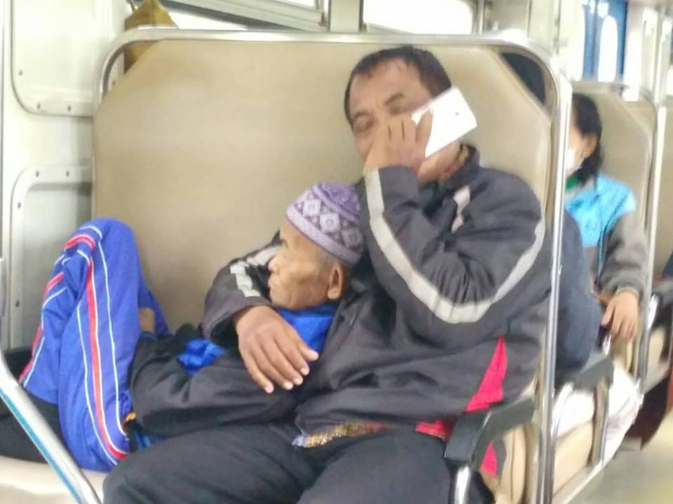 Foto Tentang Kasih Sayang Antara Ibu Bapa Dan Anak Buat Ramai Netizen Tersentuh