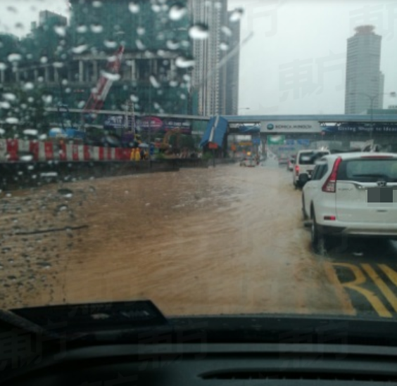federal highway in mid valley area badly flooded after heavy monsoon showers world of buzz 9
