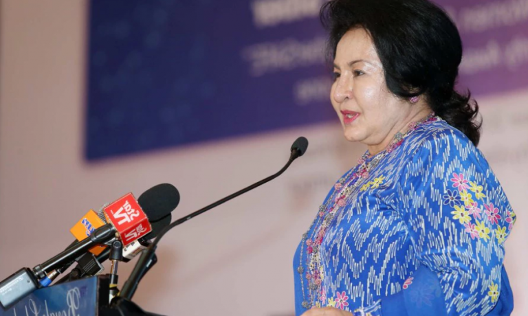 I Too Am A Victim Of Fake News And Cyberbullying Says Rosmah Mansor World Of Buzz