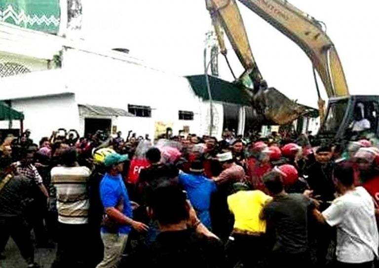 malaysians had their homes demolished despite stop orders from authorities world of buzz 2