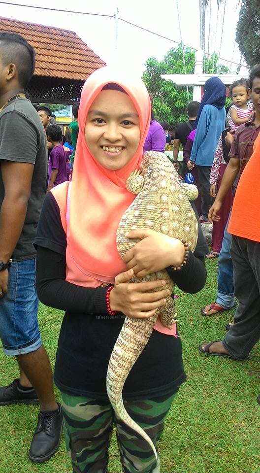 Berani Gila Gadis Ini Bela Biawak dan 26 Jenis Ular 