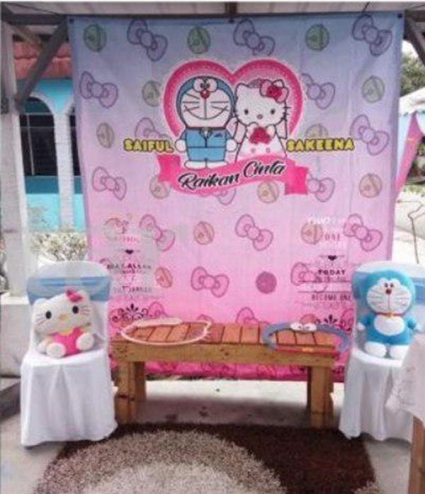 Ingatkan Nak Ambil Gambar Dengan Pengantin Tema Pelamin Hello Kitty Dan Doraemon Jadi Tarikan Utama Majlis Ini