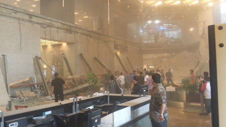 Ceiling Suddenly Collapses Onto Crowded Lobby Inside Jakarta Stock Exchange Tower World Of Buzz 5