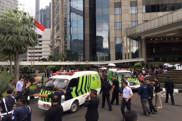 Ceiling Suddenly Collapses Onto Crowded Lobby Inside Jakarta Stock Exchange Tower World Of Buzz