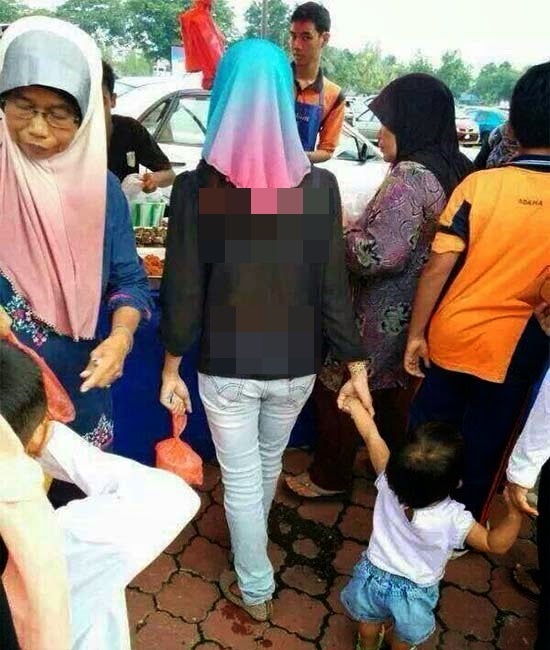 Wanita Seksi Di Bazar Ramadhan