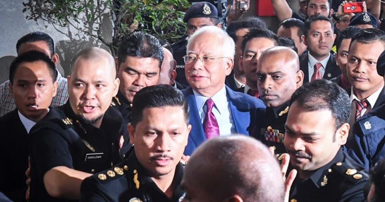 Najib Tak Pakai Baju Oren - Lobak Merah