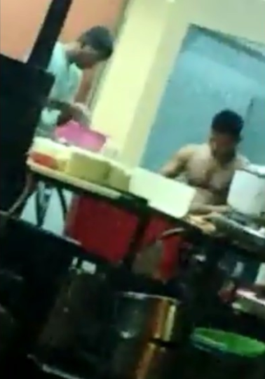 Staff At Klang Mamak Spotted Preparing Roti Canai Half Naked And Scratching Himself World Of Buzz