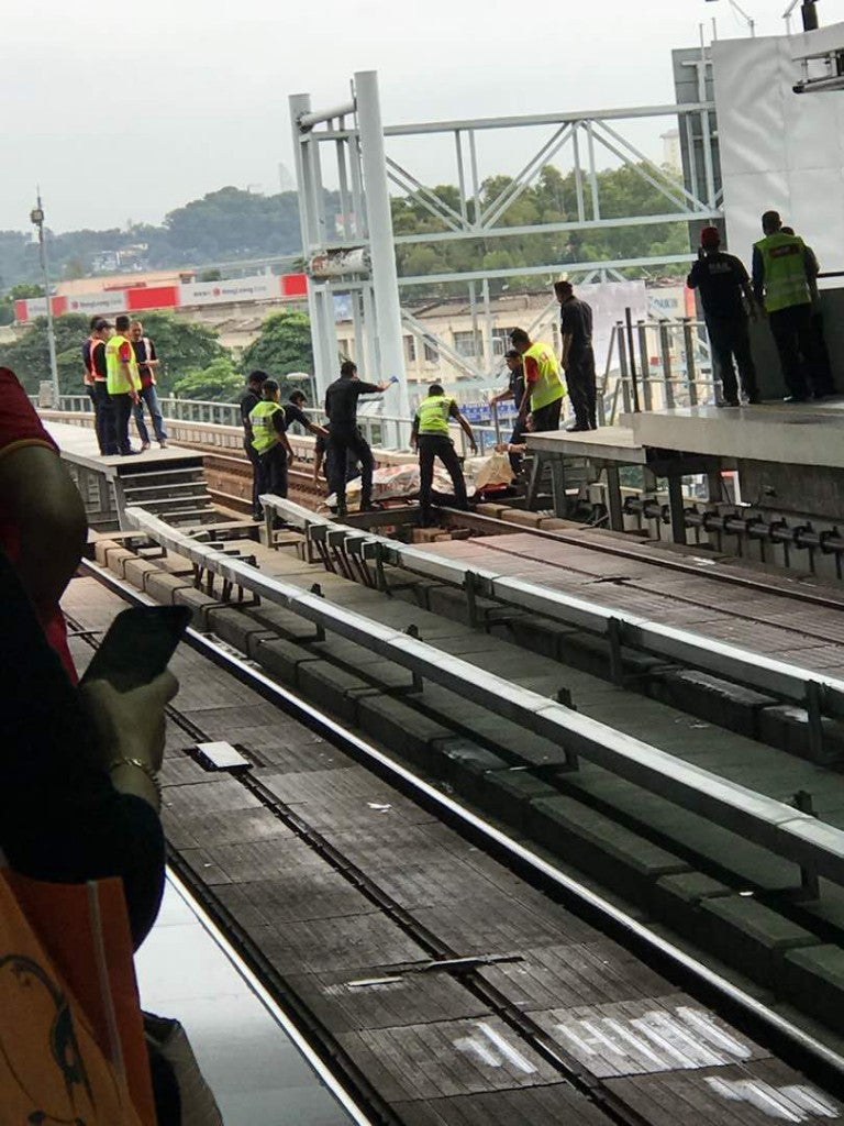 Breaking Passenger Tragically Dies After Falling On Track At Pusat Bandar Puchong Lrt Station World Of Buzz 768X1024 1