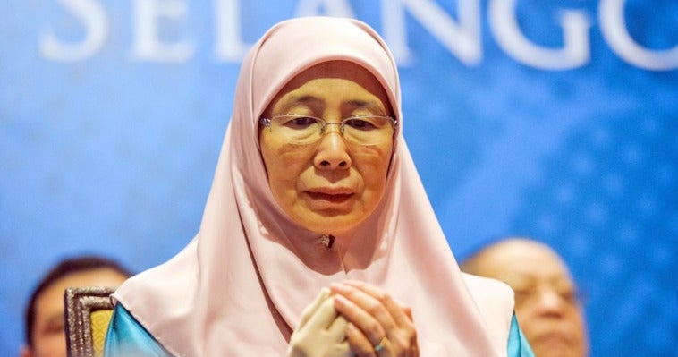 wan azizah