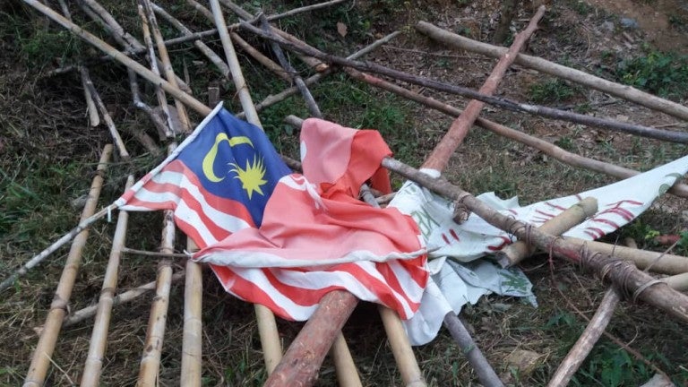 Watch Orang Asli Blockade In Gua Musang Destroyed By Durian Company World Of Buzz 2