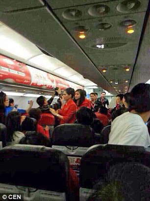 24112Ede00000578 2873328 Passengers Snap Photographs After The Flight Attendant Was Scald A 28 1418658287985