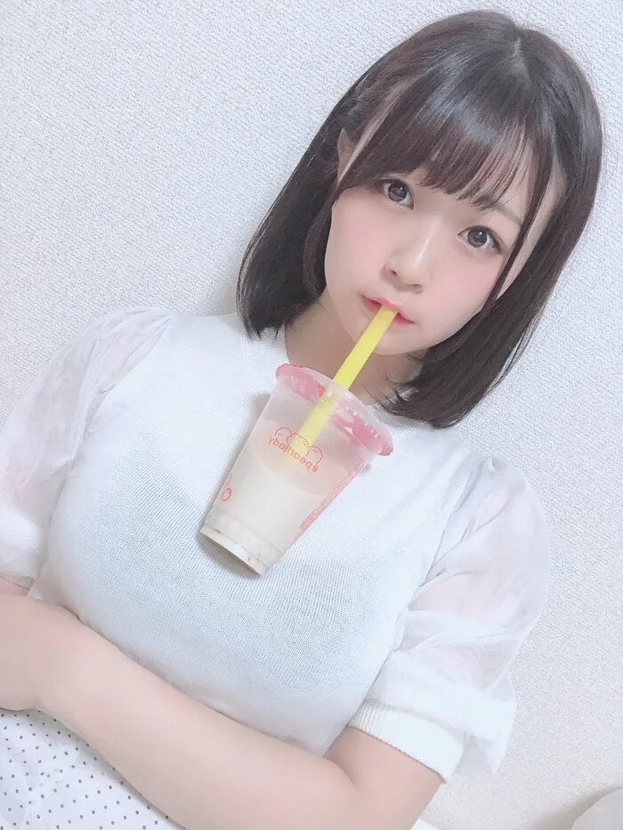 the new hands free bubble tea challenge is going viral online we dont know what to think world of buzz 5