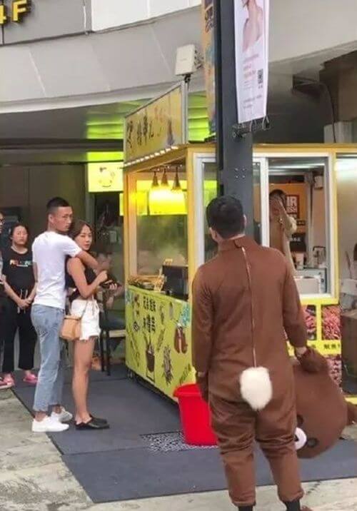 Man Travels 2400Km Wears Bear Costume To Surprise Gf Sees Her In Another Guys Arms Instead World Of Buzz