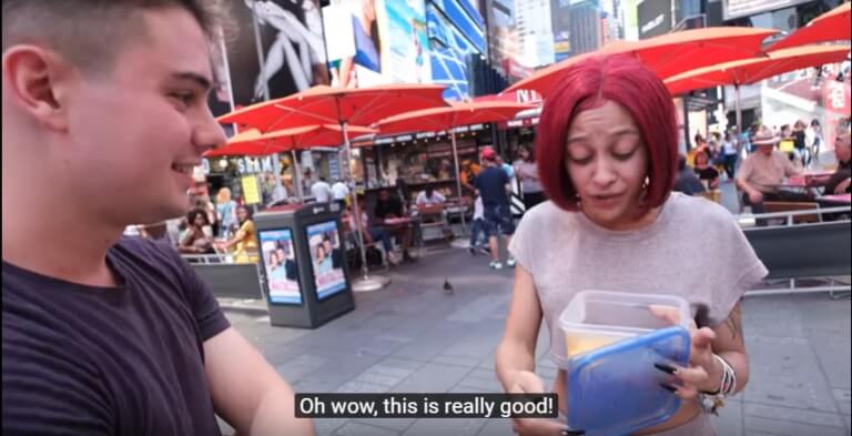 Watch This American Gave Maggi Kari To Random Strangers On The Streets Of Nyc And They Really Liked It World Of Buzz 4