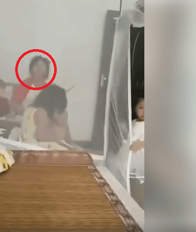 Woman Filmed Hitting And Kicking Children Using Rod Despite Their Desperate Cries For Her To Stop World Of Buzz 4