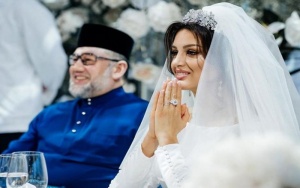 Rihana Oksana Gorbatenko And Sultan Muhammad V During Their Wedding