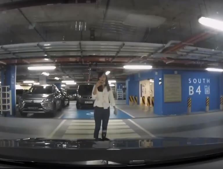 Woman Accuses Driver Of Not Parking Properly When She Wasnt Even In An Actual Parking Spot World Of Buzz 5