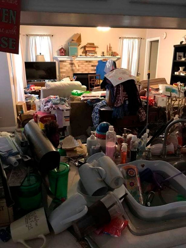 0 Pay Couple Tackle Hoarders Home Which Included 19 Dead Cats After Being Hidden Under Mountains Of Ru