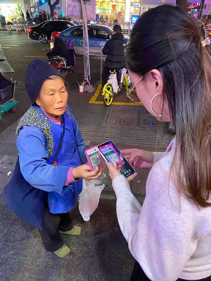 Girl Did Not Have Cash Beggar Asks Her To Wechat Transfer Instead World Of Buzz 2