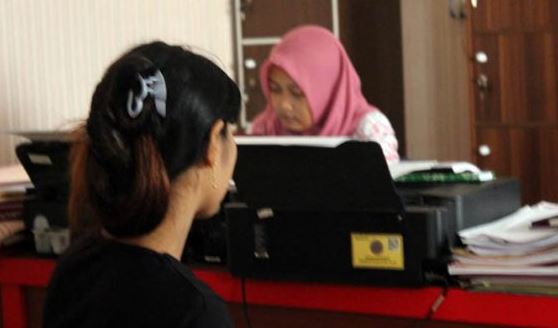 Istri Tendang Kemaluan Suami