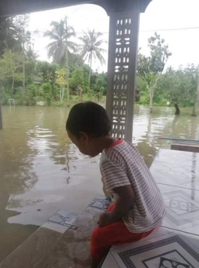 Terengganu Boy Falls Into Coma After A Leech Slid Into His Anus While Playing In Flood Waters World Of Buzz