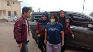 Tersangka Ibu Tiri Bakar Tangan Anak Di Atas Kompor Menyala Saat Di Mapolres