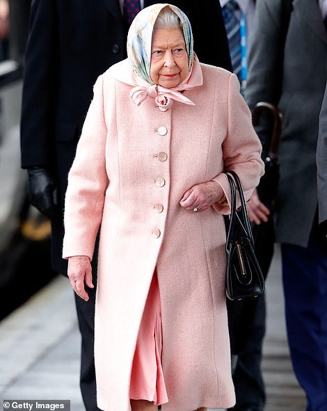 23168894 7866007 The Queen Pictured At King S Lynn Railway Station On December 20 M 333 1578523183167