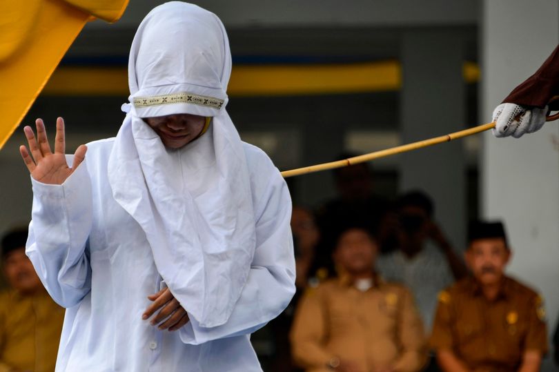  Terlalu sakit minta berhenti Wanita  Aceh Menangis 