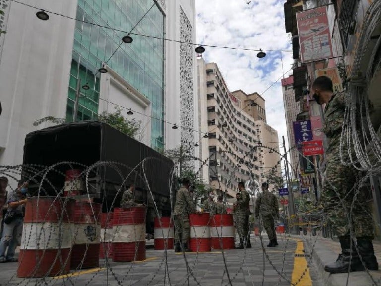 2 More Buildings In Kl Now On Lockdown All Entrances Fenced By Barbed Wire None May Leave World Of Buzz 2 768X576 1