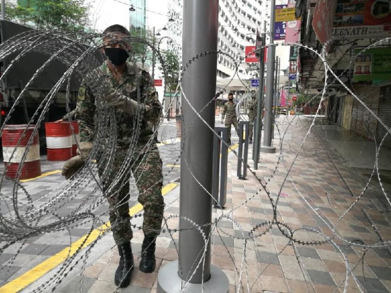 2 More Buildings In Kl Now On Lockdown All Entrances Fenced By Barbed Wire None May Leave World Of Buzz 3 768X576 1