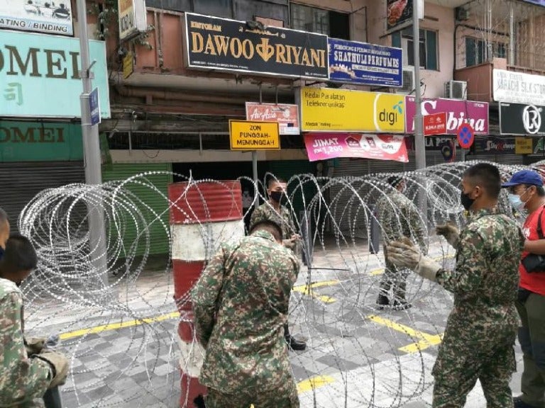 2 More Buildings In Kl Now On Lockdown All Entrances Fenced By Barbed Wire None May Leave World Of Buzz 4 768X576 1