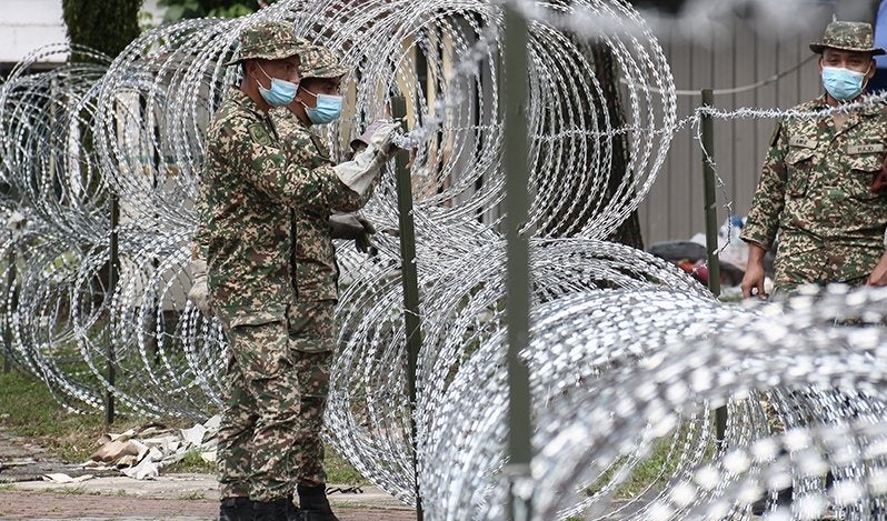 Atm Barbed Wire Taman Sri Murni Selayang Kuala Lumpur Covid 19 Emco 200420 Fmt 1