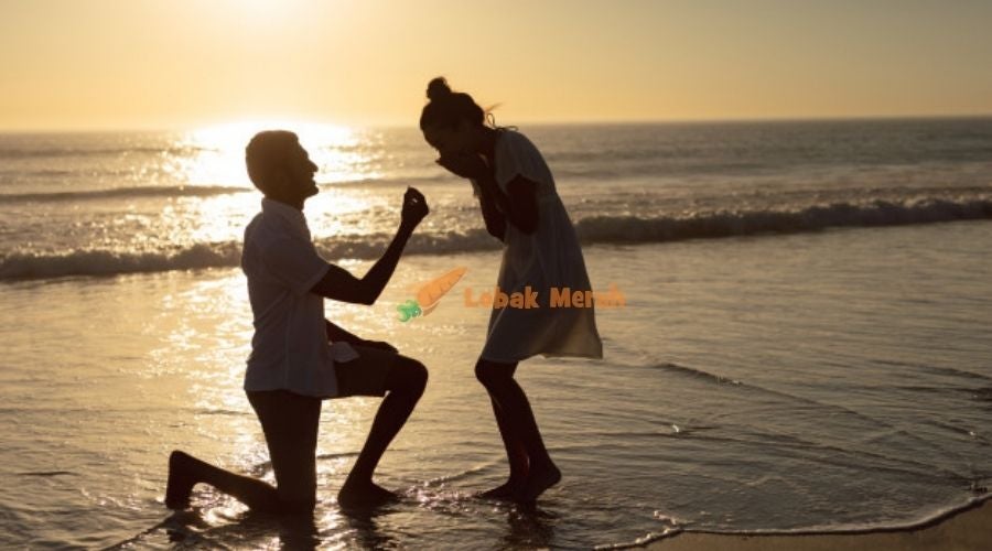 Scammer habis ni Lelaki Ini Curi Cincin Girlfriend Pertama Untuk Lamar Kekasih Kedua