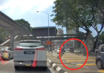 Pandai Pulak Cari Kereta Mewah Video Lelaki Dilanggar Kereta Lepas Terjatuh Masa Cuba Lintas Jalan Tapi Netizen Tak Percaya Lobak Merah