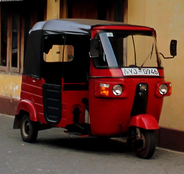 Bajaj auto rickshaw in Sri Lanka e1618111709977