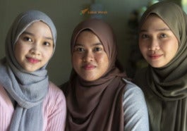 Adryani Iwani Ibeni Yanin 20 kiri bersama Adryana Iwani 20 tengah dan Noratirah Husin Bernama 672x420 2