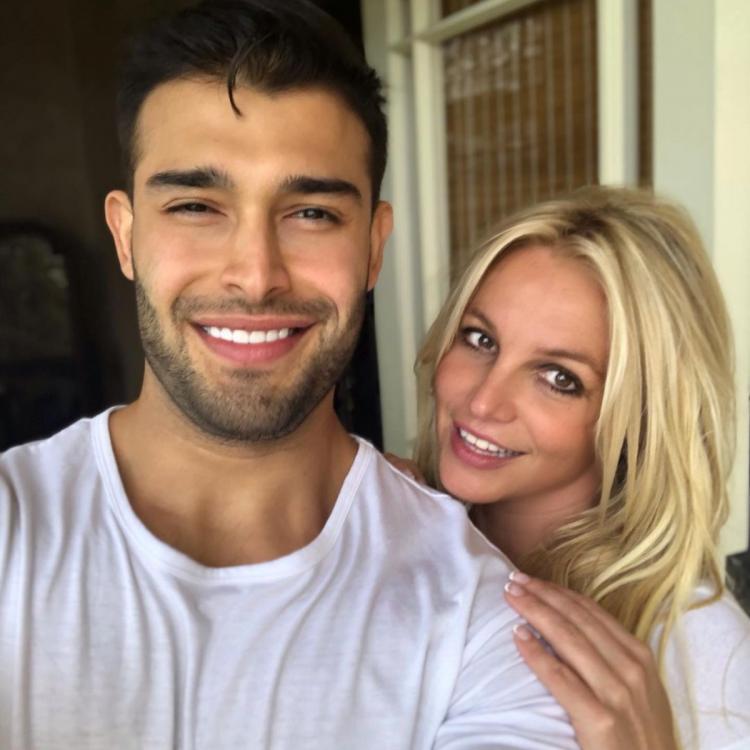 britney spears boyfriend encourages the singer to make acting return