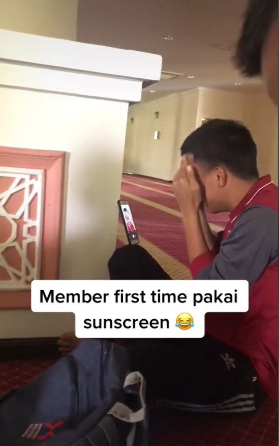 Laki Pakai Sunscreen 2