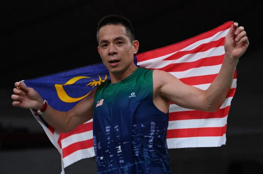 Liek Hou Pegang Bendera Malaysia