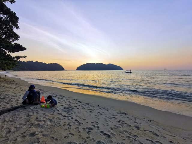 Matahari Terbenam Teluk Nipah