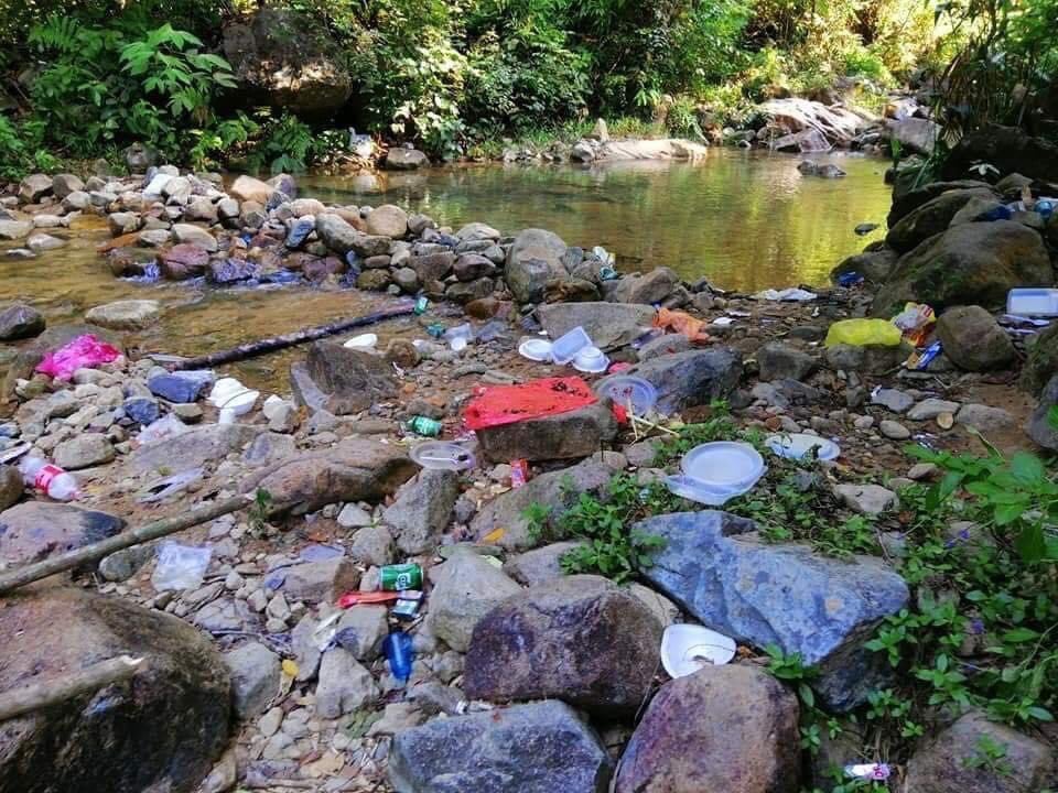 sungai penuh sampah sarap