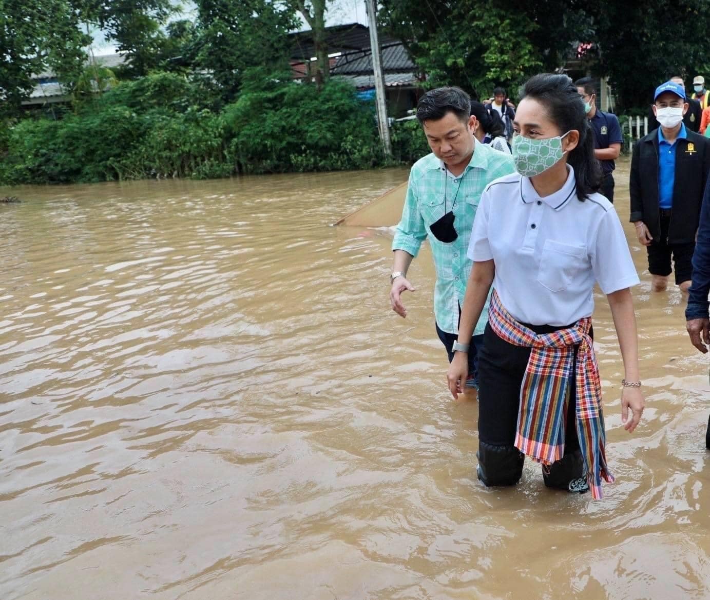 Timbalan Menteri Thai Edit Gambar 2